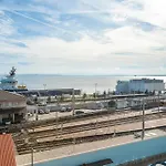 Studio Fuer 17 Personen Und 1 Kind In Lissabon