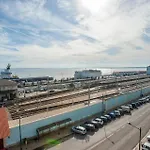 Studio Fuer 17 Personen Und 1 Kind In Lissabon