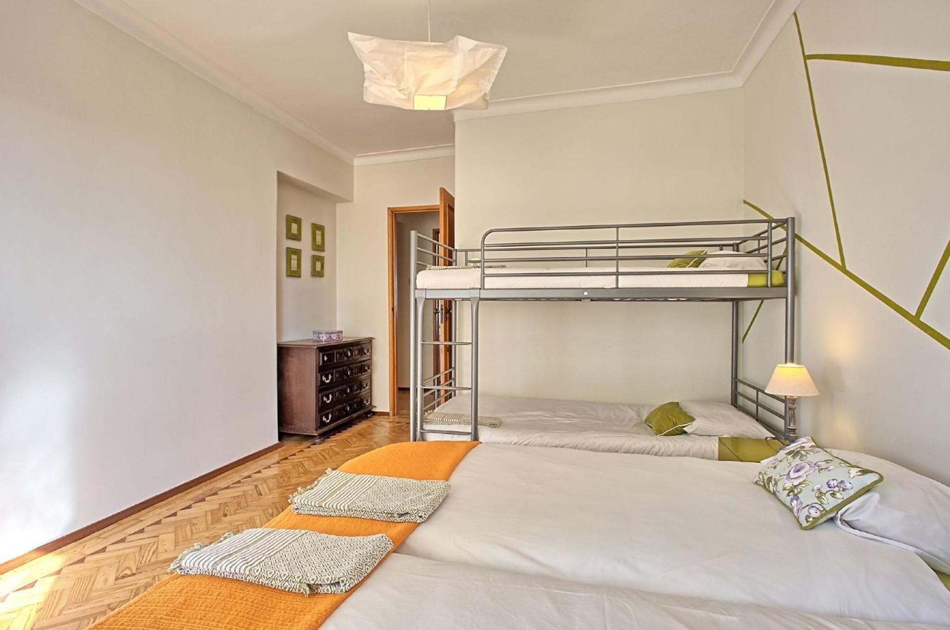 Fuer 17 Personen Und 1 Kind In Apartment *